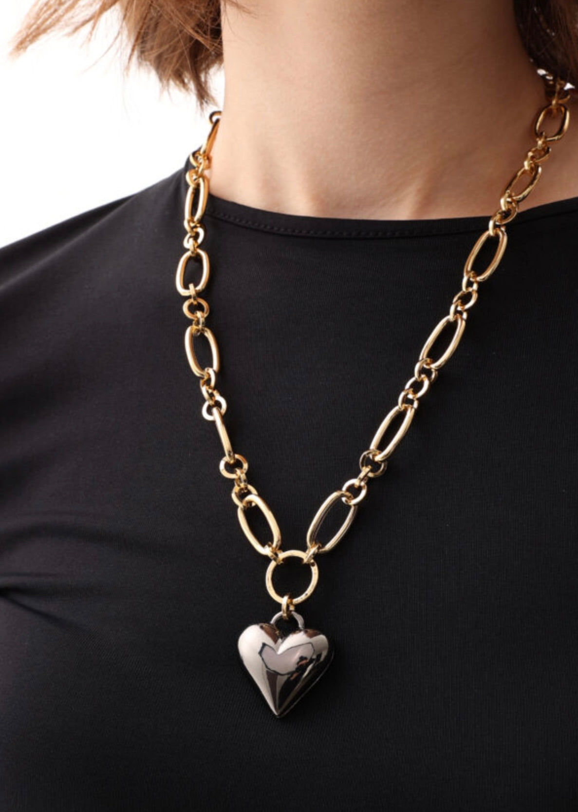 BLACK HEART NECKLACE